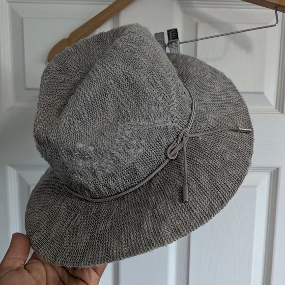 Vince Camuto Lightweight Fedora Hat - Picture 4 of 6